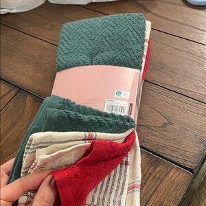 FREE in bundle NWT  Kitchen Towels Set